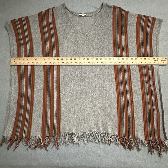 Mystree Womens Poncho Sweater OS Gray Cashmere Blend‎ Fringe Boho Hippie Western - Picture 8 of 13